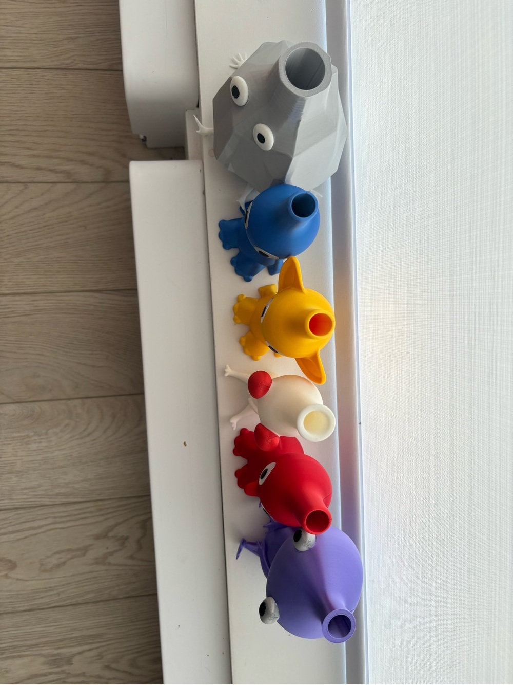 Colorful Pikmin Toy vase Set of 6- Multicolor - Picture 3 of 3